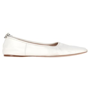 Miu Miu Versierde Strap Pointed-Toe Ballerina's in Witte Leer