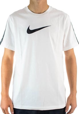 Nike Sportswear Repeat T-shirt Club in wit