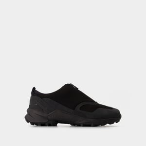 Swift R3 GTX Sneakers in Zwart Stof