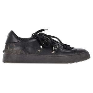 Valentino Garavani Rockstud Vetersneakers in Zwart Kalfsleer