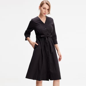 Minimalistische katoenen shirtjurk met geknoopte riem