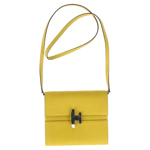 Hermès Cinhetic To Go Schoudertas in Geel Leer