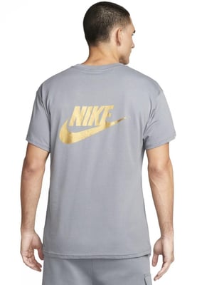 Nike Sportswear Standaard Issue T-Shirt in Poolgrijs