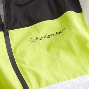 Calvin Klein herenjas met een opvallend kleurblokdesign.