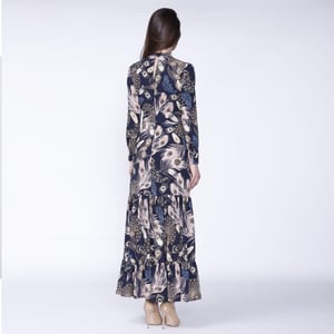 Boheemse stijl lange jurk met ruches en veren print