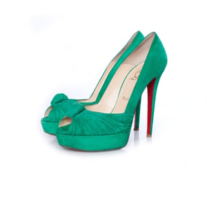 Muntgroene suède Greissimo pumps.