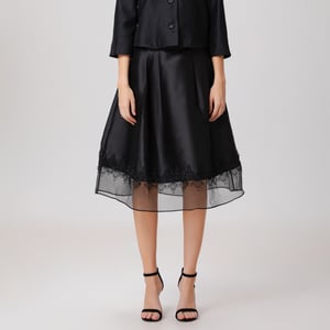 Rok van organza en tafzijde met kanten rand