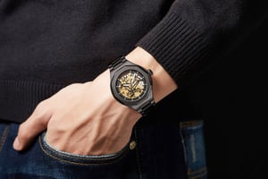 Met de hand gemonteerd, limited edition Sports Skeleton Black-horloge van Anthony James - garantietermijn van 5 jaar
