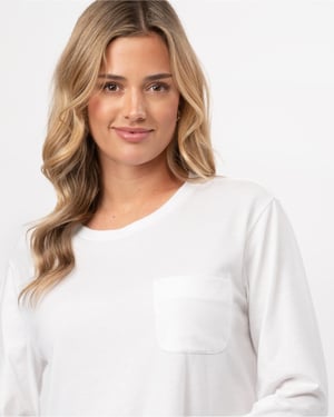 T-shirt met ronde hals, borstzak en zijsplit in wit