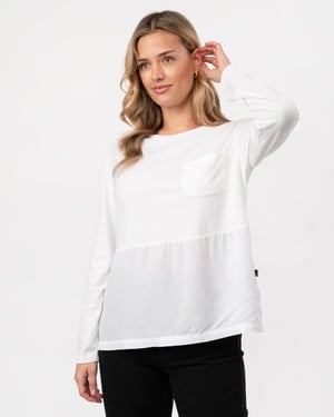 T-shirt met ronde hals, borstzak en zijsplit in wit