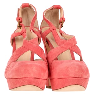 Jil Sander Cross Strap Chunky Heel Platform Pumps in Koraal Suède