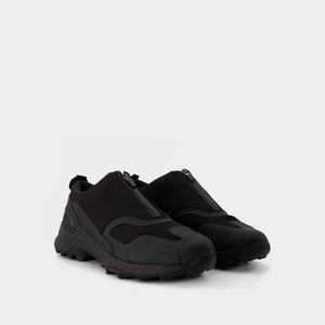 Swift R3 GTX Sneakers in Zwart Stof