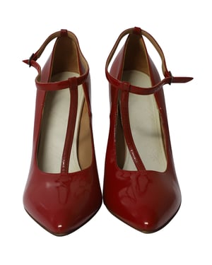 Maison Martin Margiela Puntneus met T-band in Rood Gepatineerd Leer
