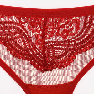 String 21685 vrouw met drie strengen kant