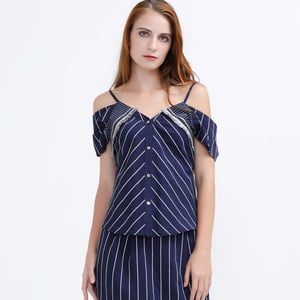 Off-shoulder streep top