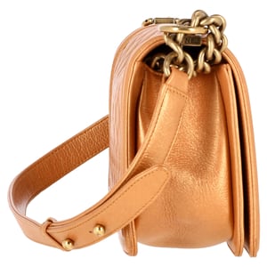 Chanel Gequilted Medium Boy Flap Bag in Bruin Laminaal Leer