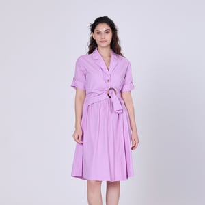Shirtjurk met asymmetrische riempaneel