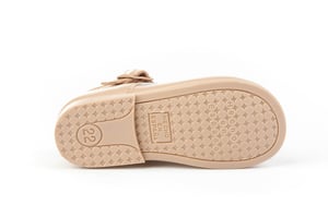 Merceditas-type schoen gemaakt van leer