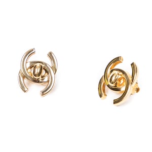 CC Turn Lock Clip On Earrings  Oorbellen
