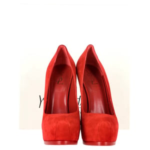 Saint Laurent Tribtoo Pumps in Rood Suède