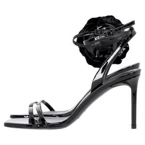 Saint Laurent Amber Flower-corsage Sandalen In Zwart Glanzend Leer