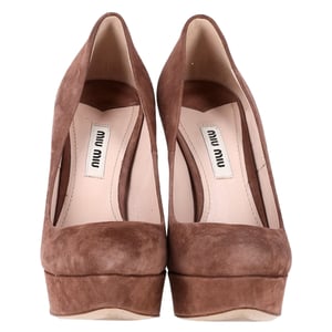 Miu Miu Platform Pumps in Bruin Suède