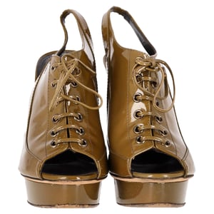 Burberry Slingback Hakken in Olijfgroen Glanzend Leer