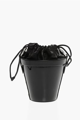 Zwarte leren bucketbag met verstelbare schouderband