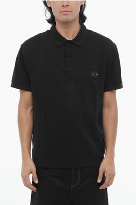 Losvallend poloshirt met twee knopen en piercingdetail in zwart