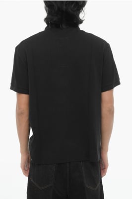 Losvallend poloshirt met twee knopen en piercingdetail in zwart