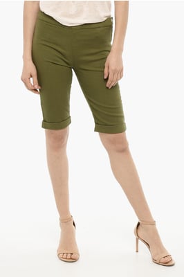 Shorts met omslag en gouden sluiting in groen