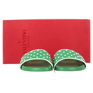 Valentino Garavani Rockstud Gequilte Slippers In Groene Leer