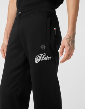 Broek Signature