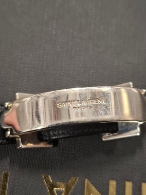 Saint Laurent Monogramarmband in Zwart Leer