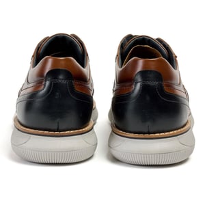 Pod Finch Leren Herenschoenen In Cognackleur Met Veters.
