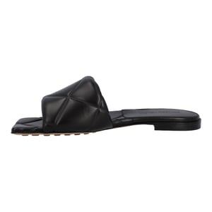 Bottega Veneta Dames Rubber Lido Platte Sandalen in Zwart Lamsleer