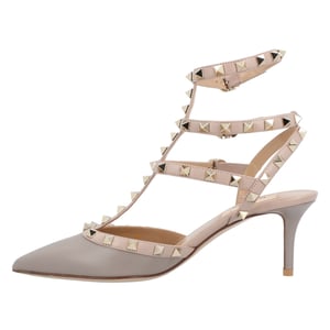 Valentino Garavani Rockstud pumps met spitse neus