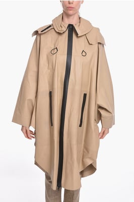 Regenjas van leer met vleermuismouwen in beige