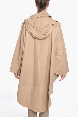 Regenjas van leer met vleermuismouwen in beige