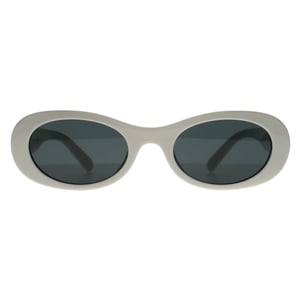 Miu Miu MU06ZS 1425S0 wit ivoor donkergrijs zonnebril