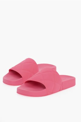 Mat rubberen sliders met Intreccio-motief in roze