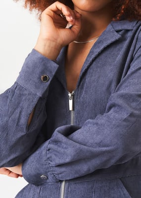 Jumpsuit met lange mouwen en koordjes aan de voorkant