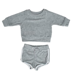 869467 Fleece sweater en korte broek voor babyjongens