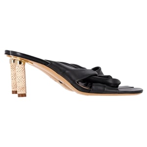 Jacquemus Bellagio Crossover Sandalen in Zwart Leder