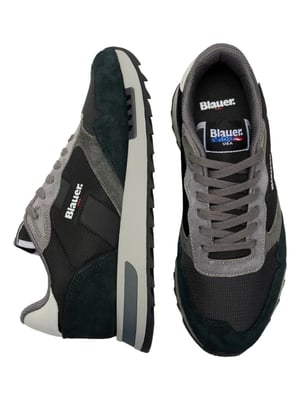 Blauer Sneakers
