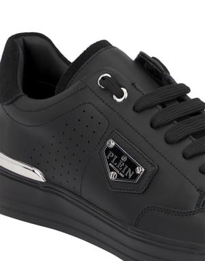 Low-Top Sneakers Triangle