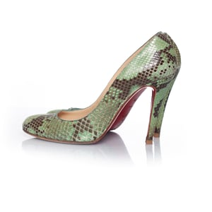 Christian Louboutin Python pumps in groen