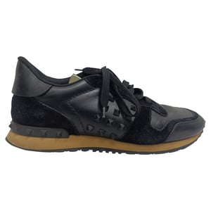 Valentino Garavani Rockrunner Lage Sneakers in Zwart Cali Leer