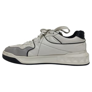 Valentino Garavani One Stud Lage Sneakers in Witte Lamsleer