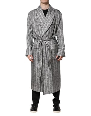 Zijden Robe Met Sjawl Kraag Lange Mouwen